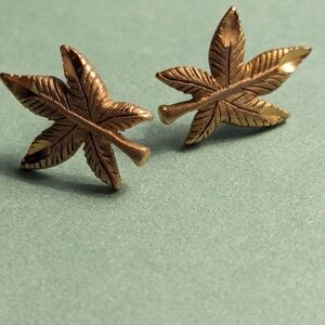 Gold tone earrings maple leaf unsigned post pierced backs